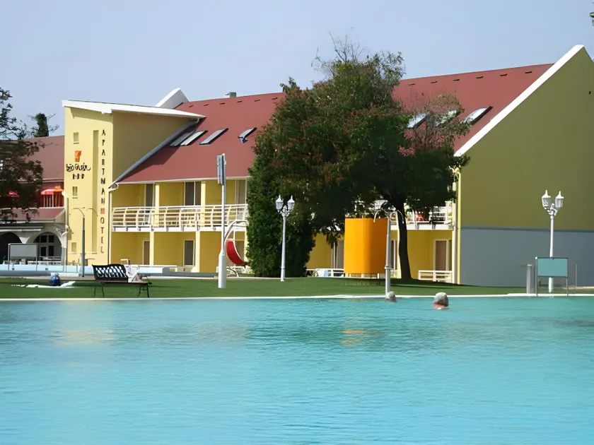 Hét Vezér Apartmanhotel - Image 1