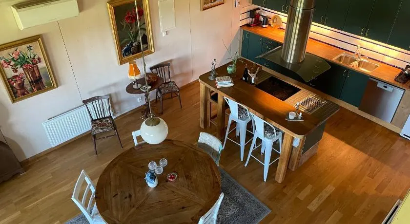 Upscale Hideaway in Converted Barn - Image 1
