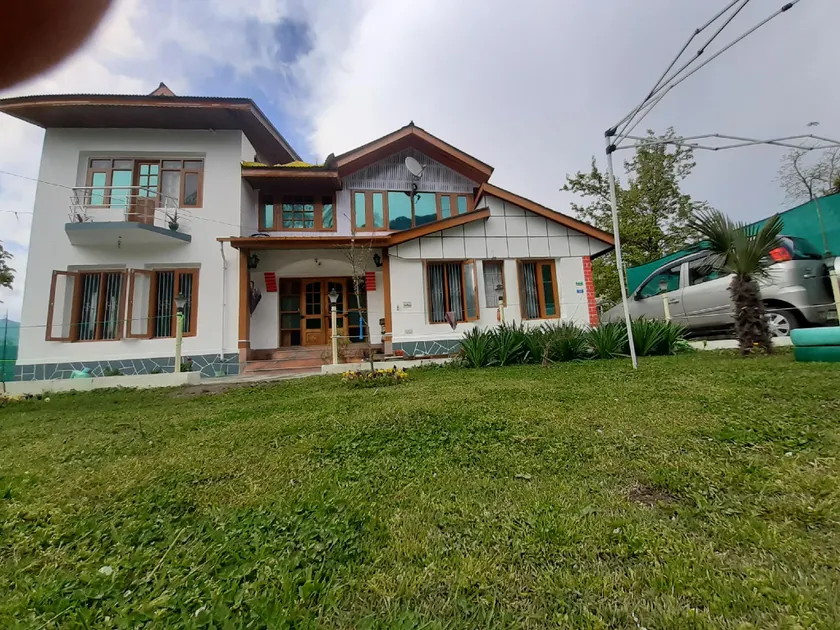 Rose Bowl Guest House, Srinagar Dal Lake - Image 1