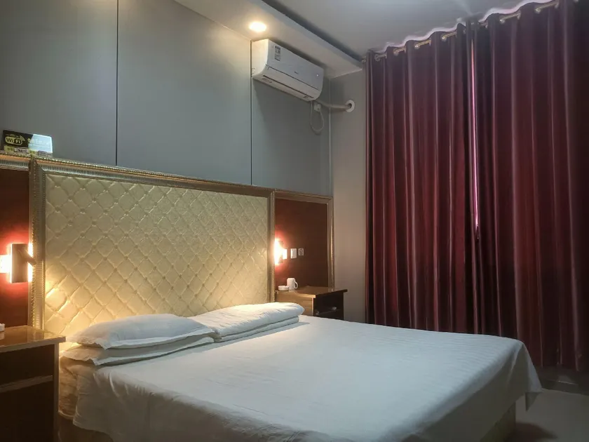 Shunda Hotel - Image 1