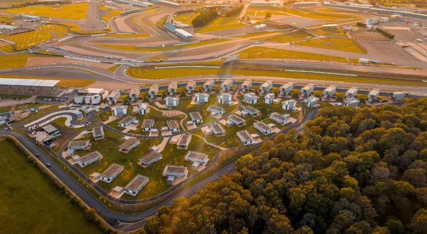 Escapade Silverstone - Image 1