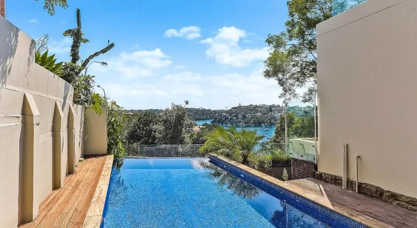 6BR Stunning Waterview & Private Pool - Image 1