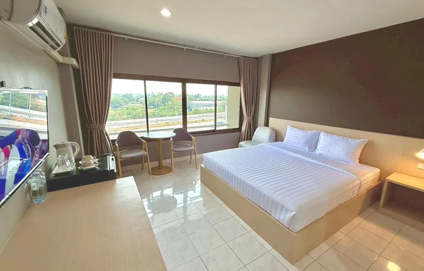 Highway Hotel Khon Kaen - Image 1