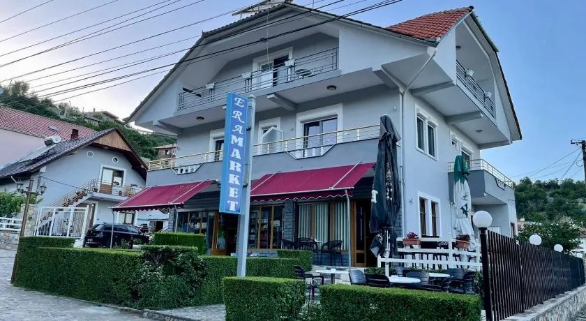 Eiffel's Guest House - Image 1