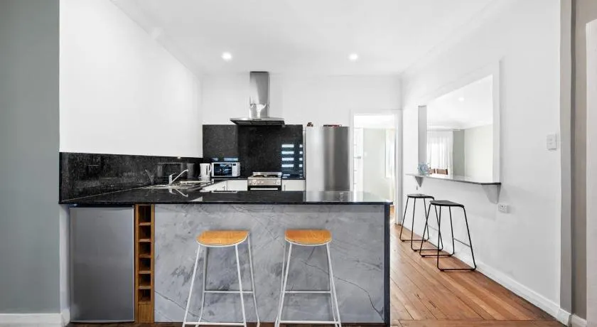 Salty Sea Cottage - Image 1