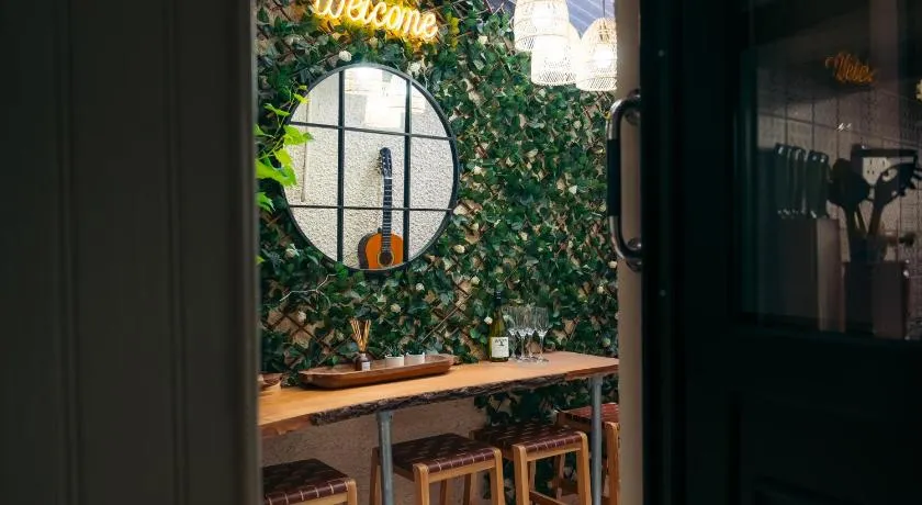No 50 Chapel Street Townhouse - Image 1