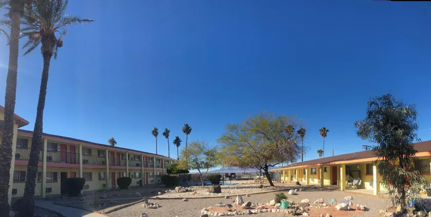 LAKE PLACE INN - Image 1