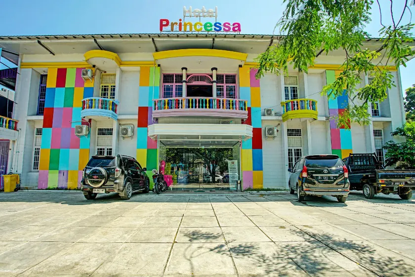 Capital O 92555 Hotel Princessa Syariah - Image 1