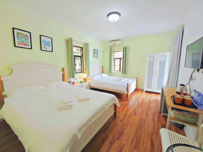Cloud Tree Inn Family Room-Moutain View Balcony - Image 1