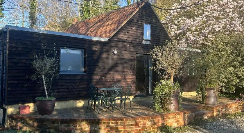 One bedroom converted barn - entire property - Image 1