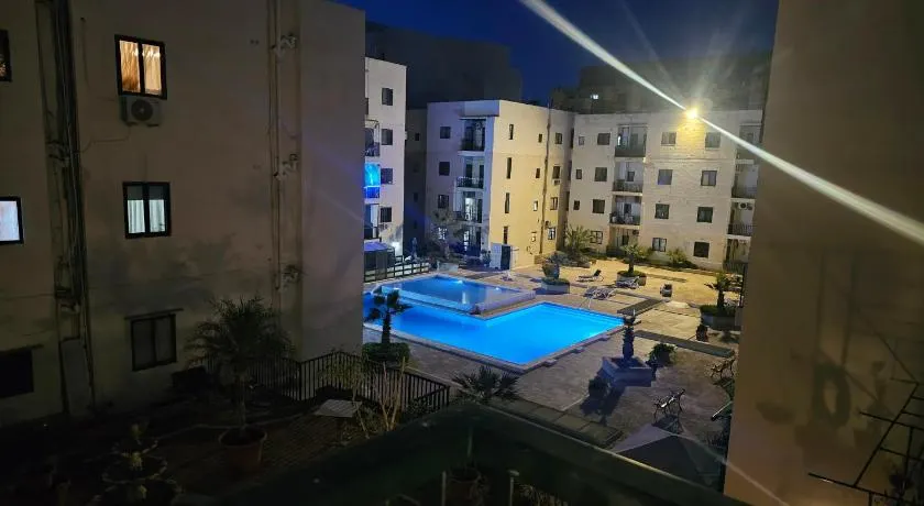 Apartment with pool - Image 1