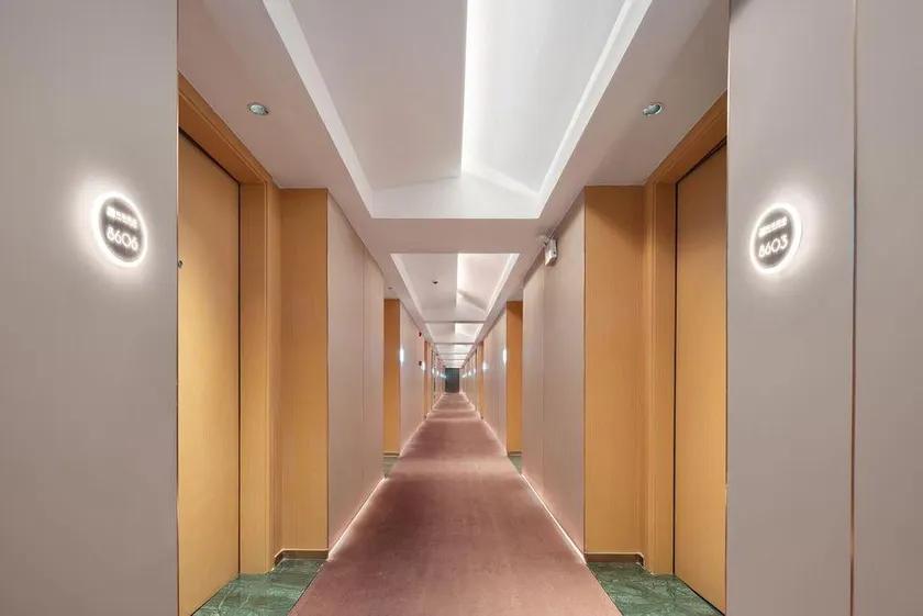 First Encounter Hotel - Image 1