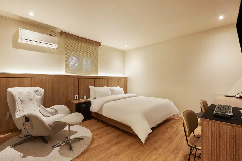 VANE HoTEL - Image 1