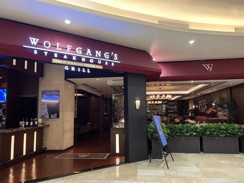 Luxurious Penhouse Cross City of Dreams OKADA SOLAIRE MOA - Image 1