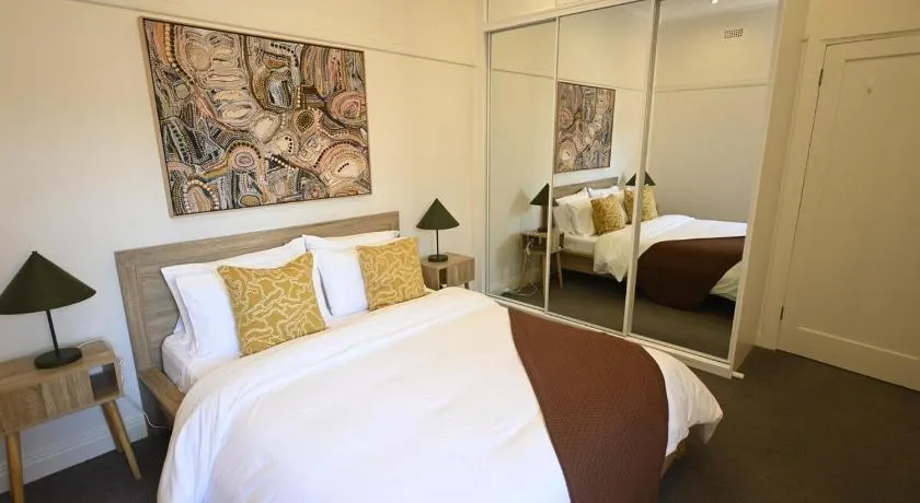 Townhouse in Glen Iris - Image 1