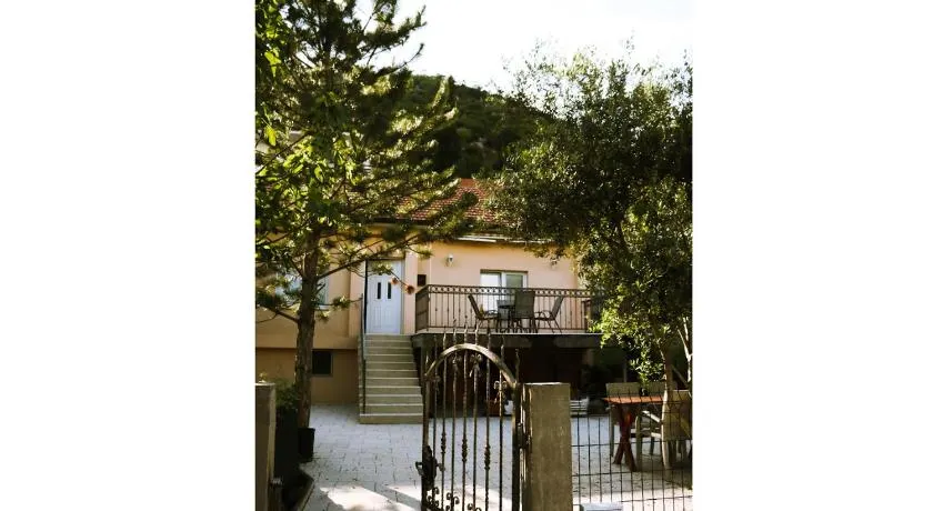 House Natural - Image 1
