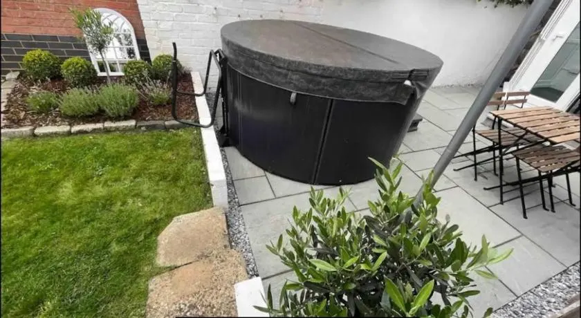 Central Cottage, Hot Tub - Image 1