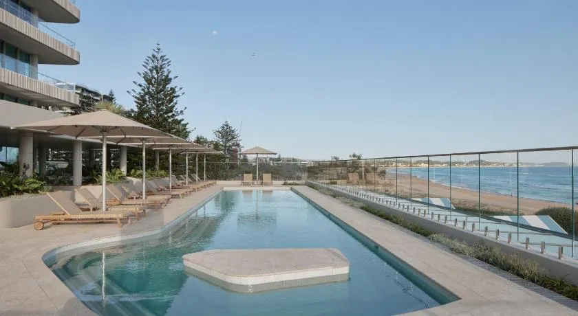 Kirra Point Holiday Apartments - Image 1