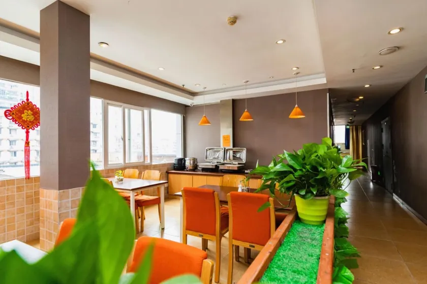 Home Inn Chongqing Nanping Pedestrian Street Branch - Image 1