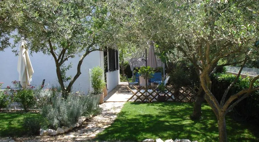 Apartments with garden - Image 1