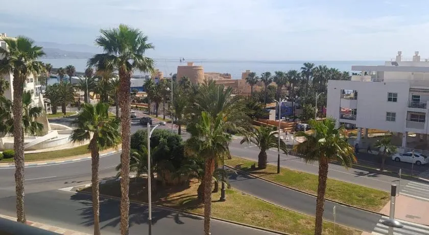 Apartamento Roquetas playa con WIFI - Image 1