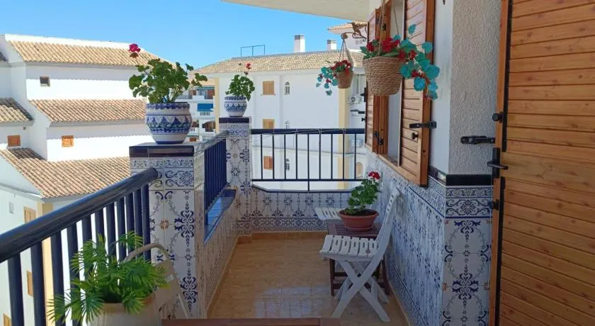 Appartement 'Playa La Mata' avec piscine partagée, Wi-Fi et climatisation - Image 1