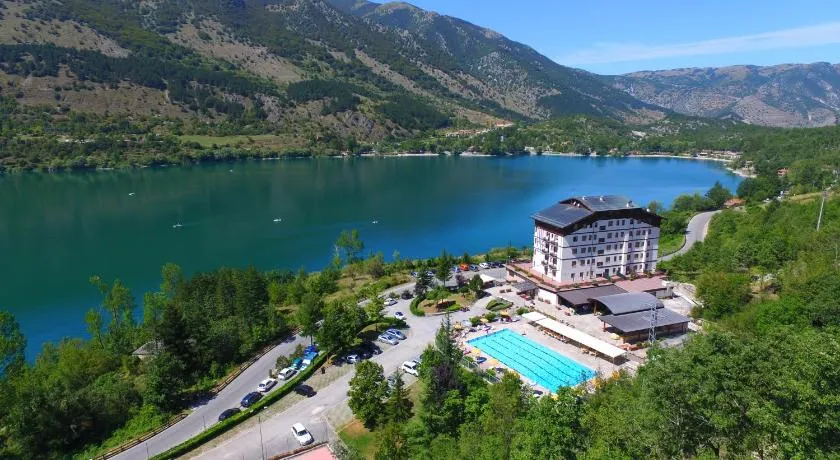 Park Hotel - Image 1