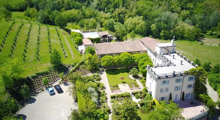 La Villa Hotel - Image 1