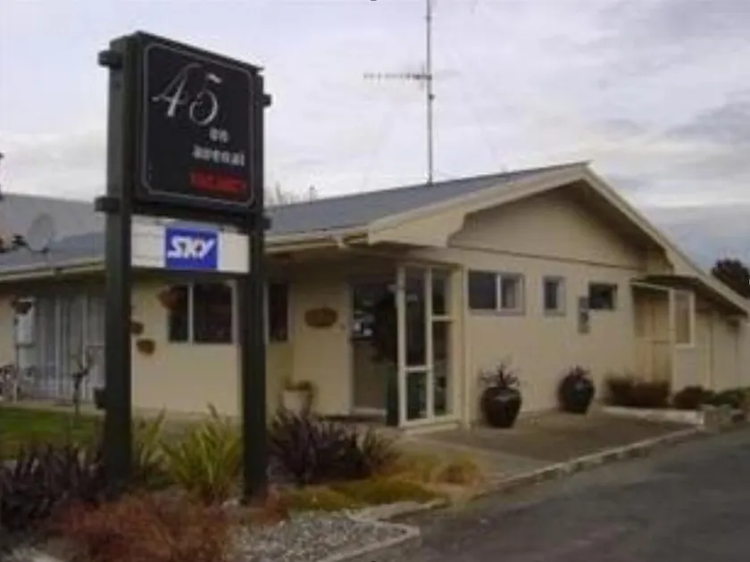 45 on Avenal Motel - Image 1
