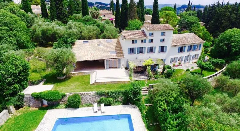 Olive tree garden villa with heated swimming pool and jacuzzi - Image 1