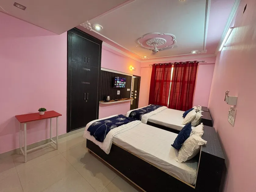 Pine View Guest House - Image 1