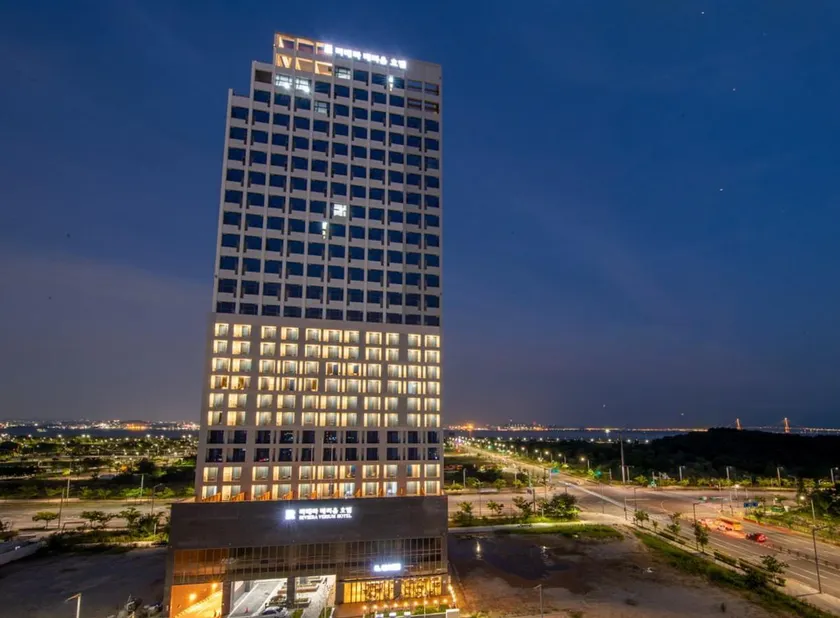 Riviera Hotel Yeongjong - Image 1