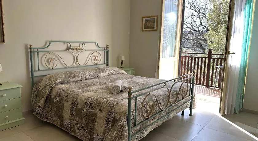 B&B Bee - Image 1