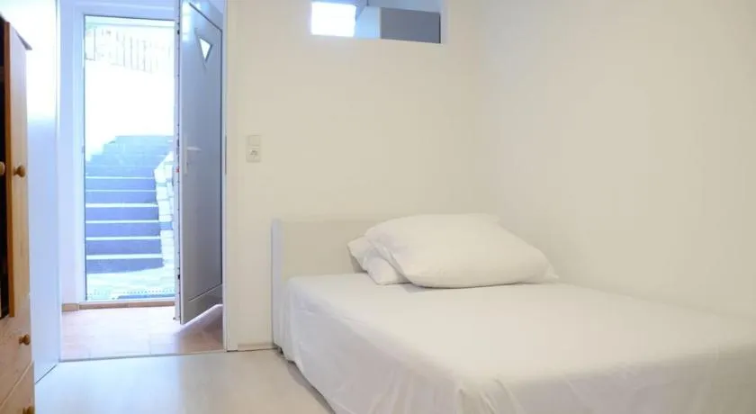 LMS Apartments - Image 1