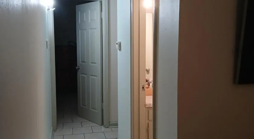 Quiet Quaint Apartment in Middle of It All - Image 1