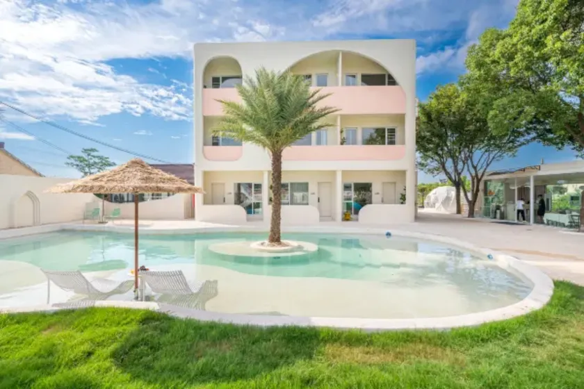Honey Vacation Manor - Image 1