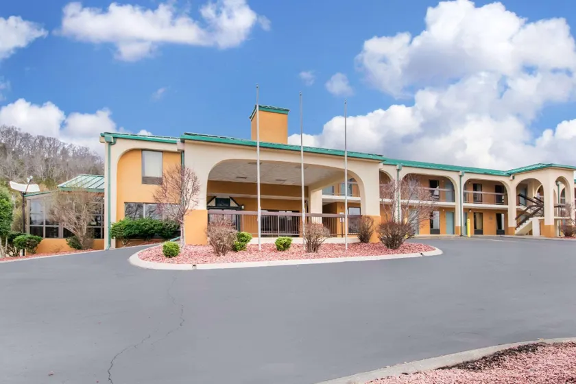 Quality Inn Russellville - Image 1