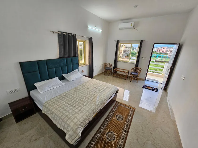 Hotel YesWell - Best Hotel Near Jolly Grant Airport - Image 1