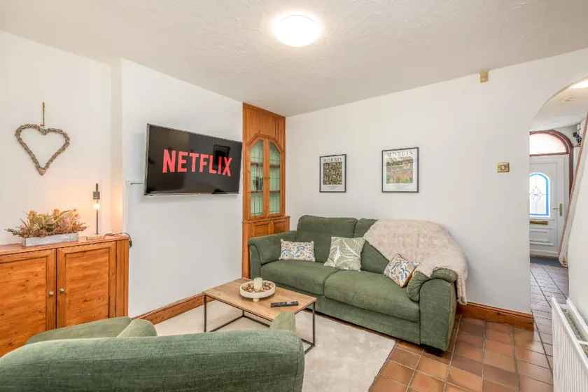 Wood House by EDEN Accommodation - 3 Bedroom Whole House, Sleeps 6 - Image 1