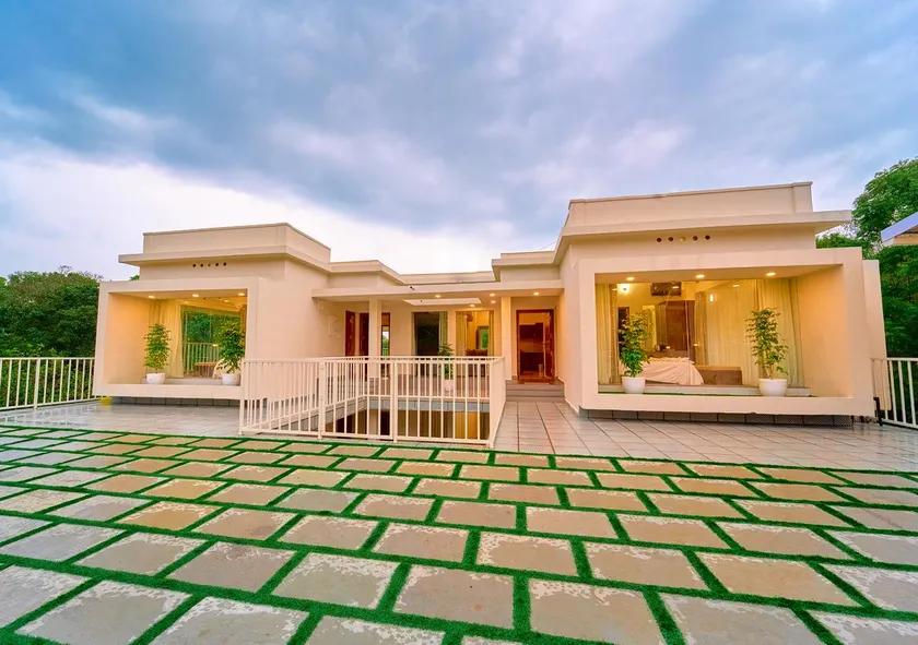 Glen Castle Vagamon Pool Resort by VOYE HOMES - Image 1