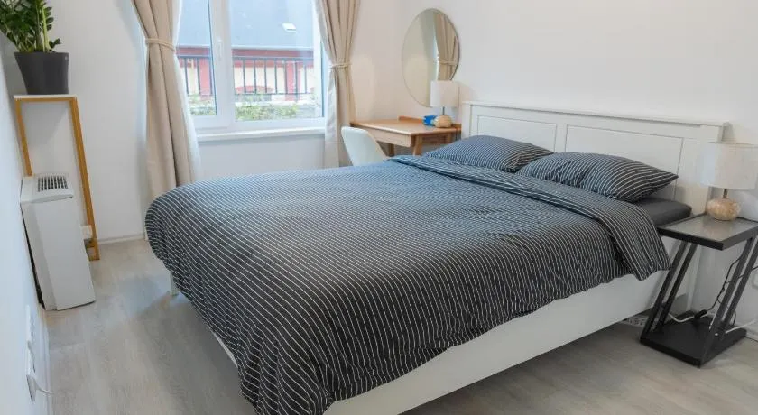 Downtown 2 bedrooms nearby Duna river Balcony-Garage 10 euro per day - Image 1