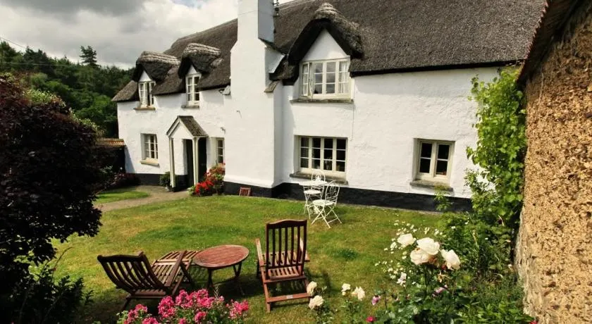 Brook Farmhouse - Image 1