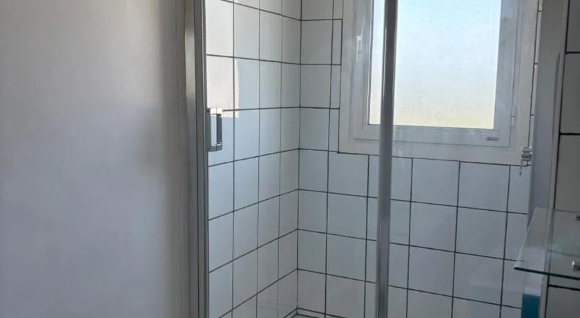 Studio tout équipé pour 2 a 15 minutes de valras plage - Image 1