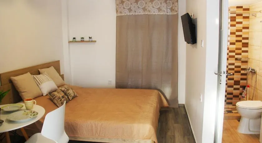 Fully renovated small & cosy studio - Image 1