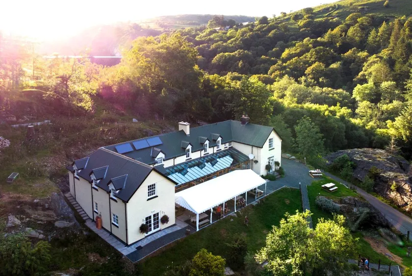 Ty Penbont House - Image 1