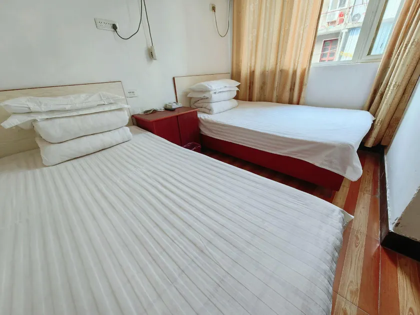 Yanfeng Hostel - Image 1