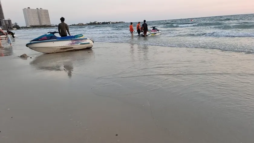 烂漫海滩，洁白的沙滩，摩托艇，度假，晚会 - Image 1