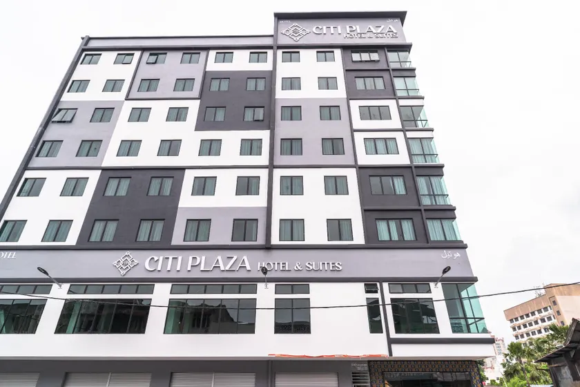 DJ Citi Plaza Hotel & Suites - Image 1