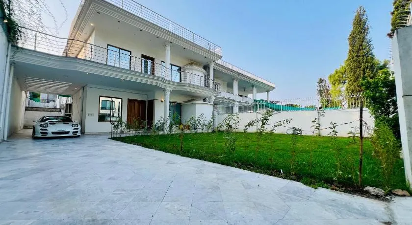 Comfortable inn Guest House - Image 1