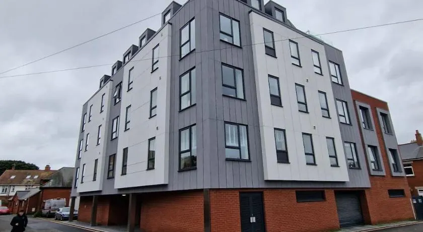 Number 10 Stunning Apartment, Fantastic Location! Free secure parking - Image 1